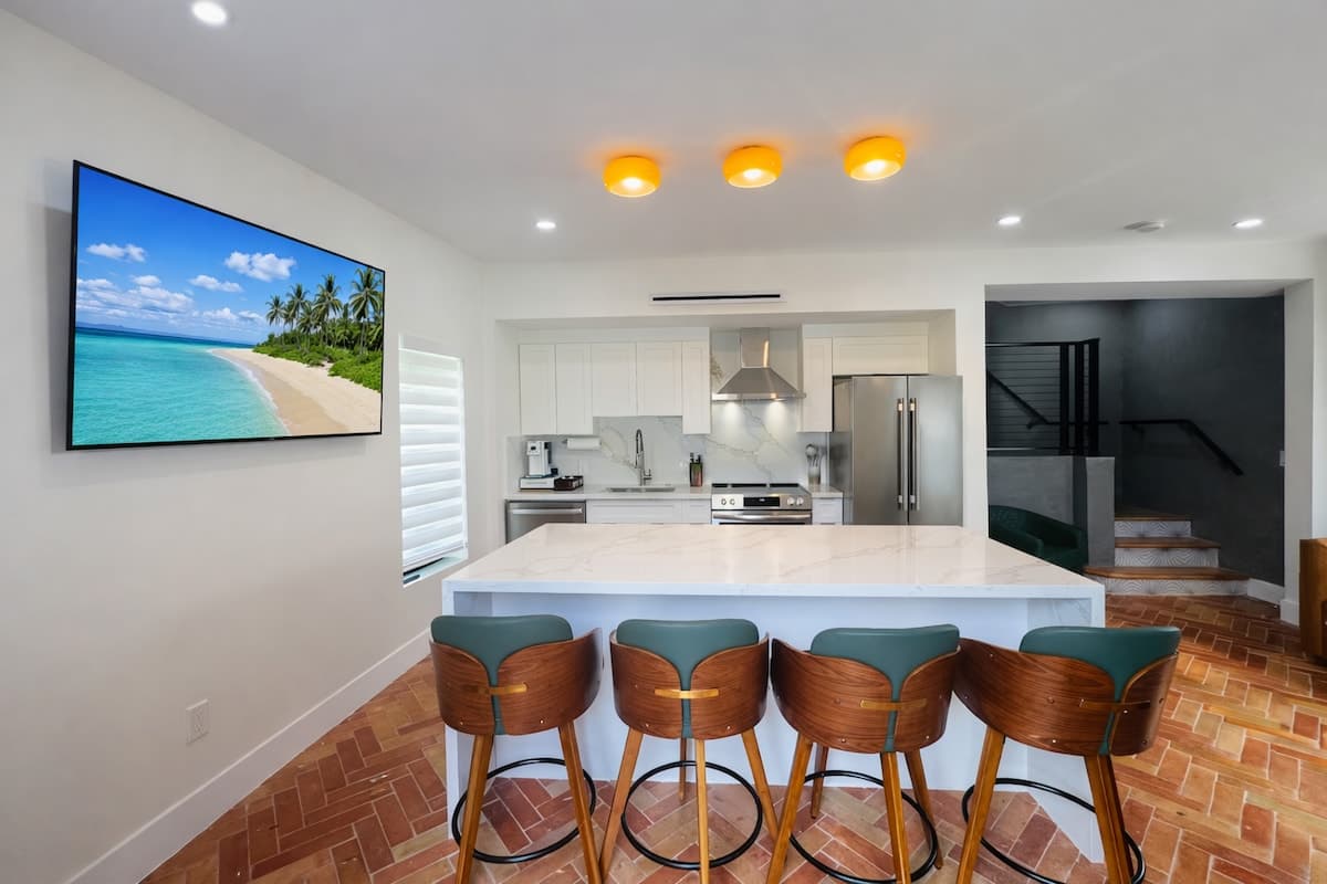 Spacious 3BR Near Brickell / Parking + Fast WiFi — interior photo 3, Miami vacation rental by Vantage Stays