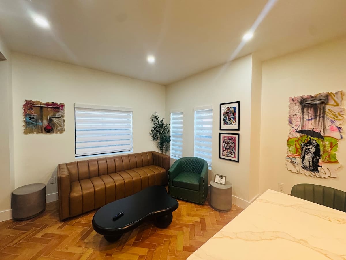Spacious 3BR Near Brickell / Parking + Fast WiFi — interior photo 2, Miami vacation rental by Vantage Stays