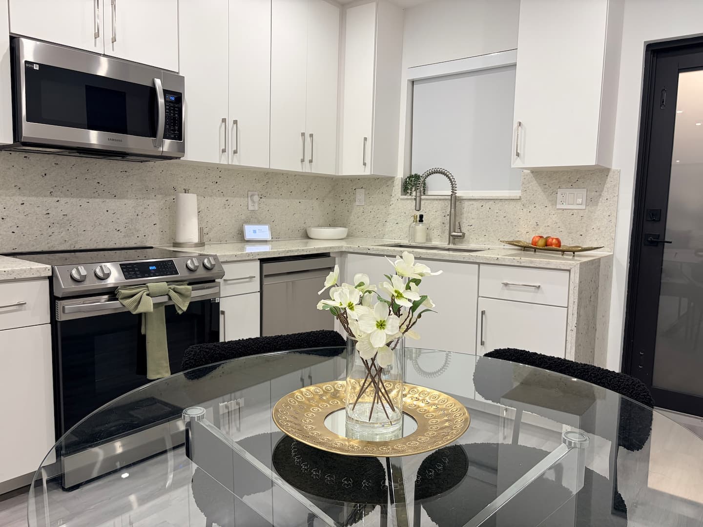 Modern 3BR Home near Calle 8 & Brickell +1GB Wi-Fi — interior photo 3, Miami vacation rental by Vantage Stays