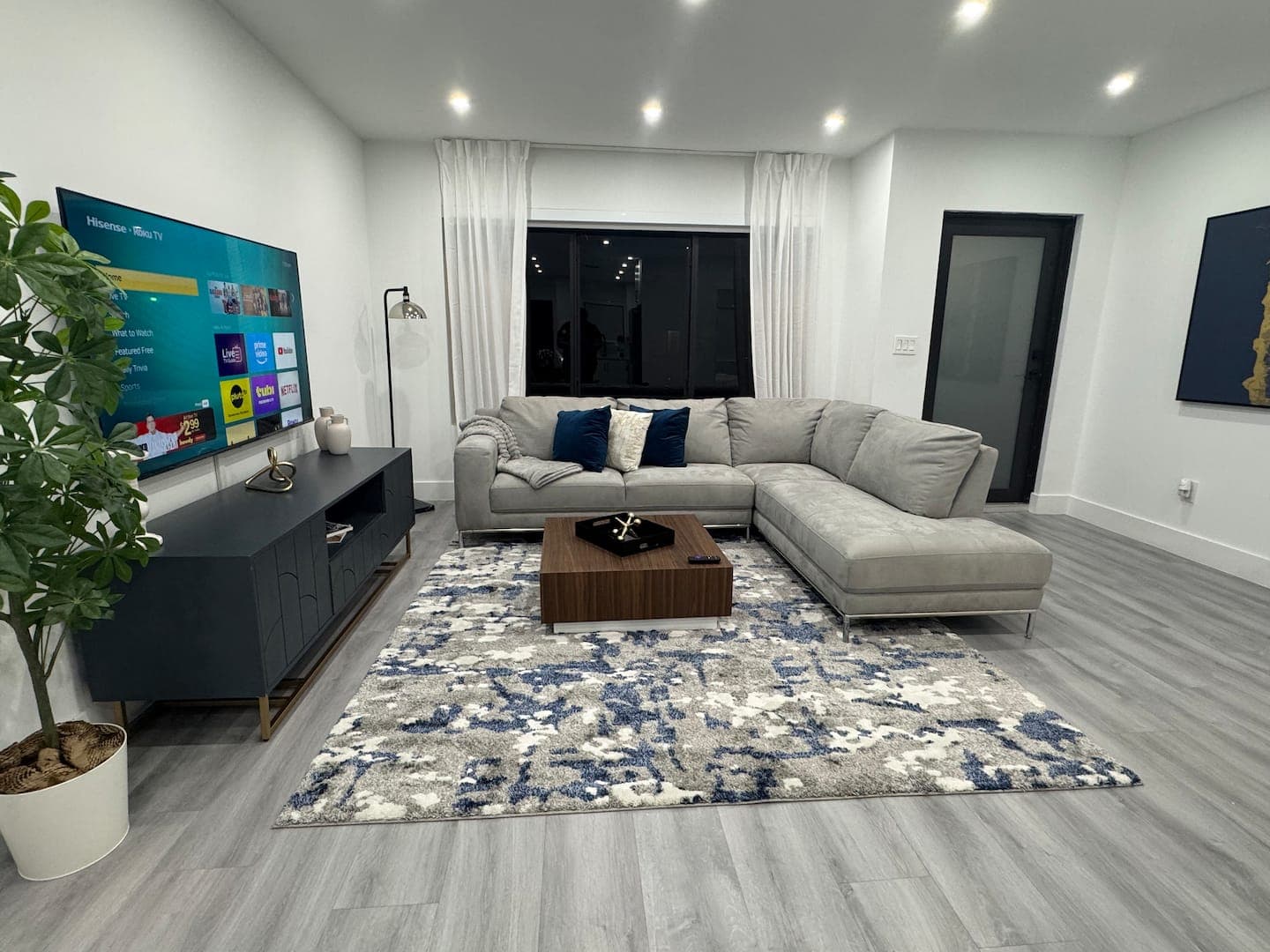 Modern 3BR Home near Calle 8 & Brickell +1GB Wi-Fi — interior photo 4, Miami vacation rental by Vantage Stays