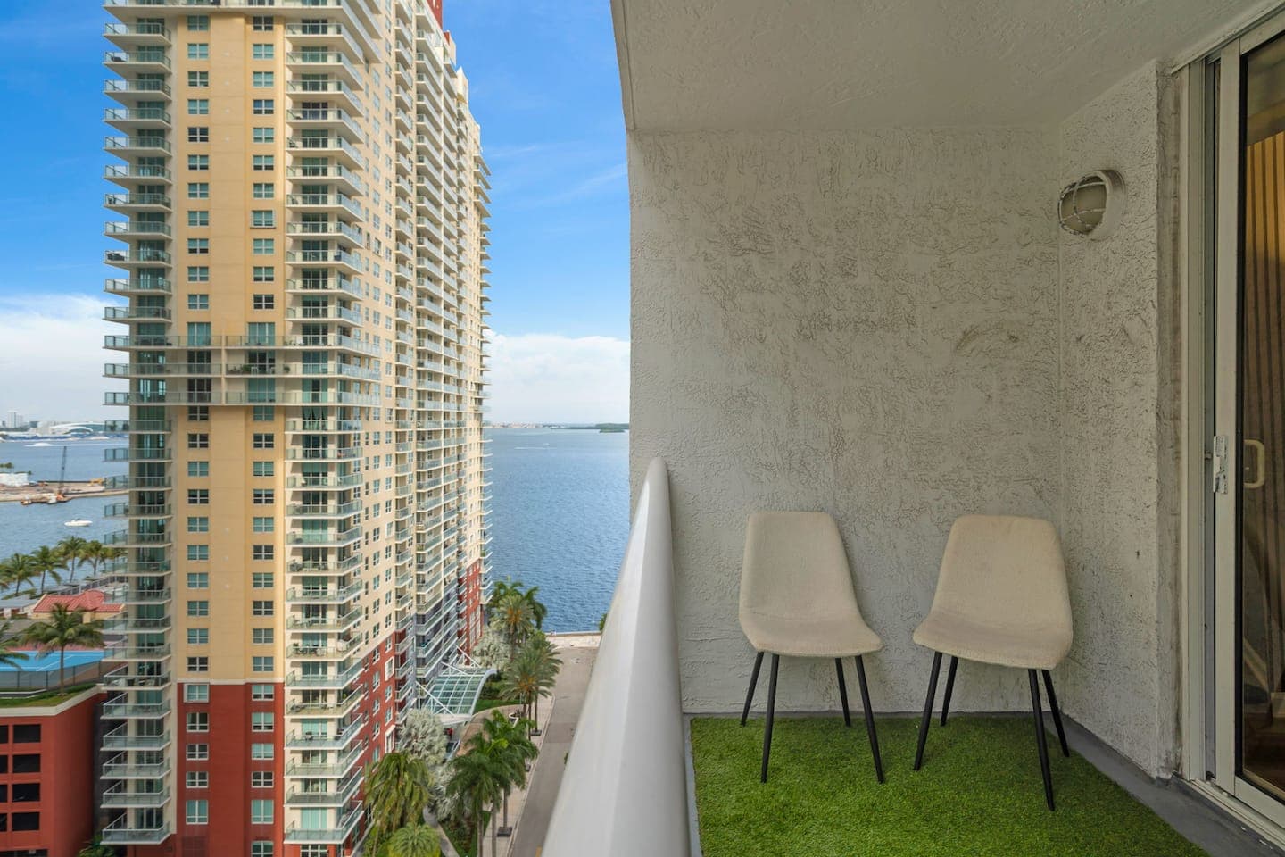 Modern Brickell Studio |2 Queen Bds | Free Parking — interior photo 3, Miami vacation rental by Vantage Stays