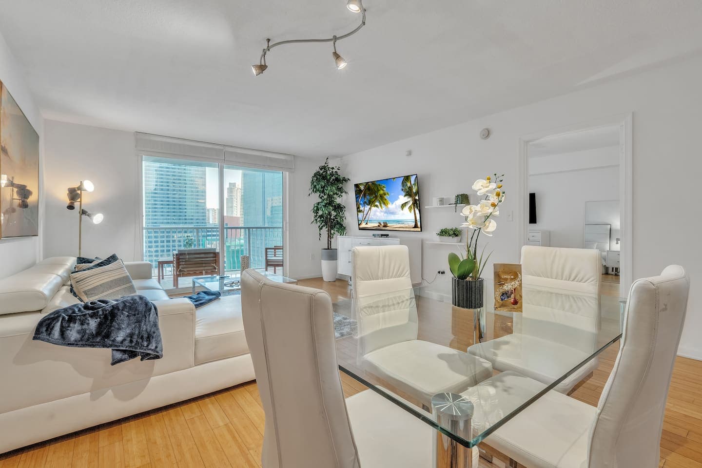 Stylish 1BR Apt. in Brickell - Pool, Gym & Parking — interior photo 1, Miami vacation rental by Vantage Stays