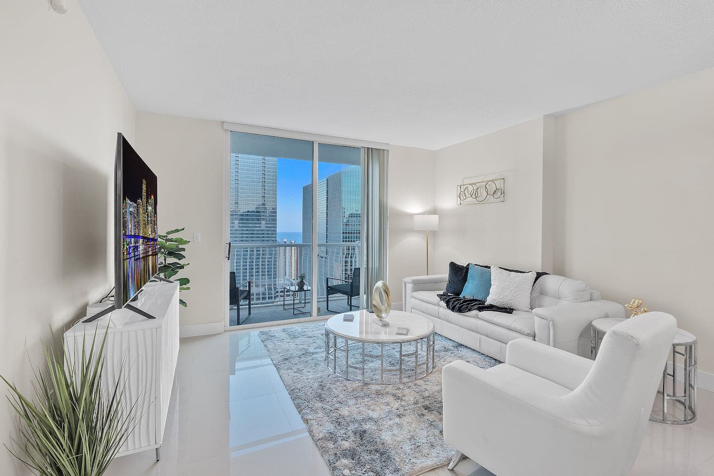 Cozy 1/1 Overlooking Brickell’s Skyline — interior view